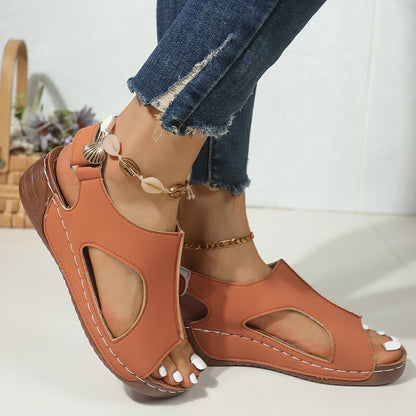 Anmutige Orthopädische Sandalen für modernen Look