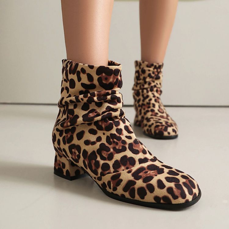 Anmutige Orthopädische Stiefel für modernen Look