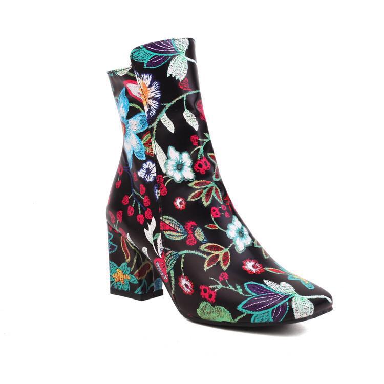 Klassische Orthopädische Stiefel mit zeitlosem Stil
