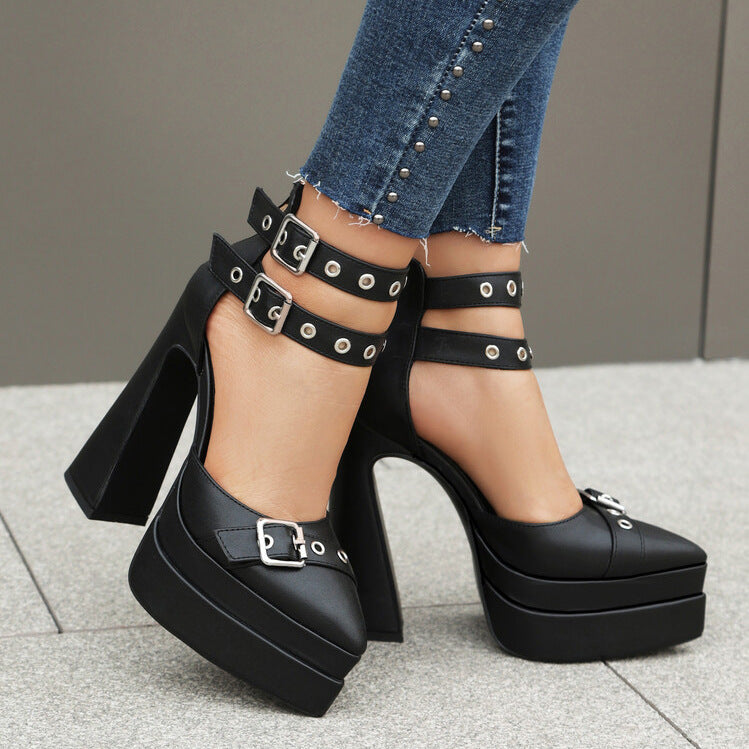 Anmutige Orthopädische Sandalen für modernen Look