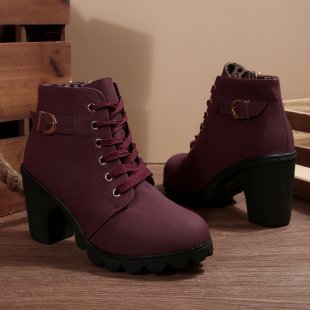 Klassische Orthopädische Stiefel mit zeitlosem Stil