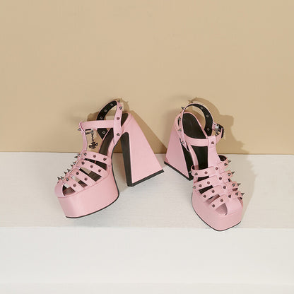 Anmutige Orthopädische Sandalen für modernen Look