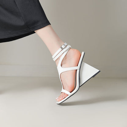 Anmutige Orthopädische Sandalen für modernen Look
