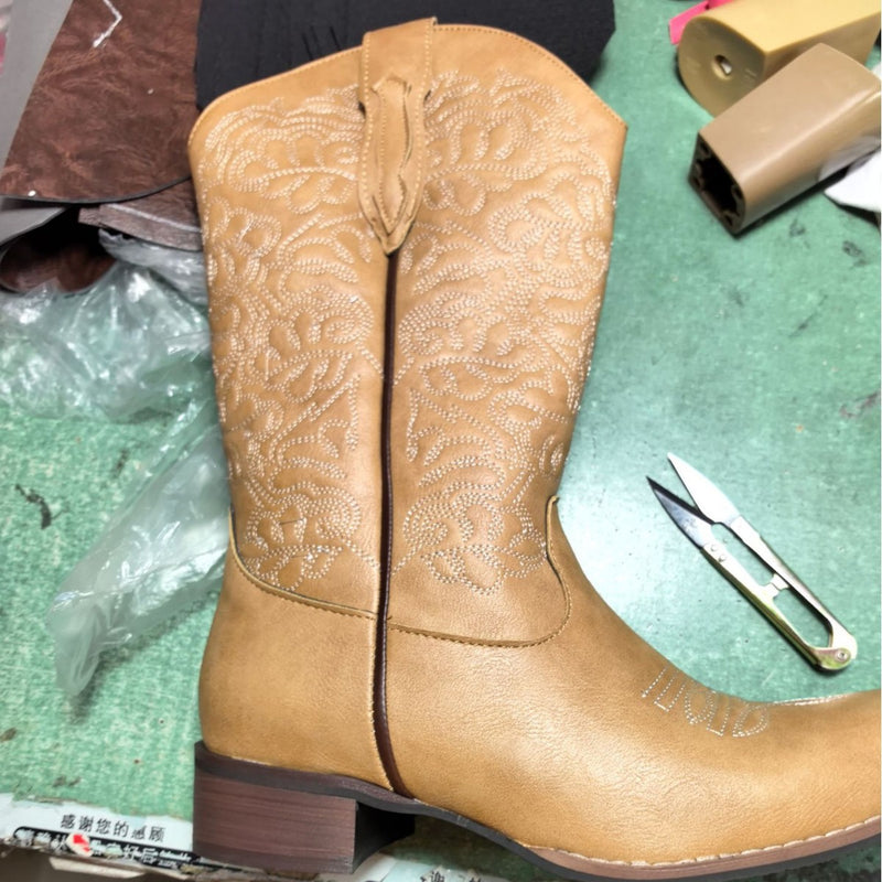Anmutige Orthopädische Stiefel für modernen Look
