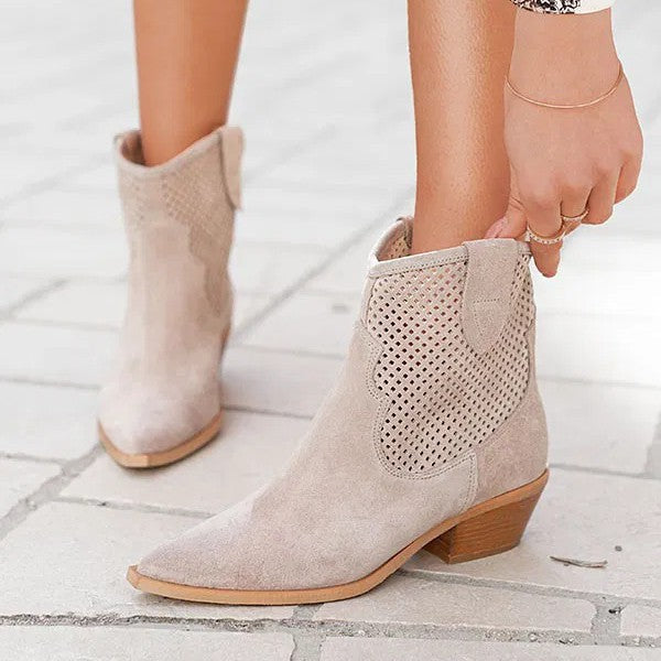 Bequeme orthopädische Stiefel für den Alltag