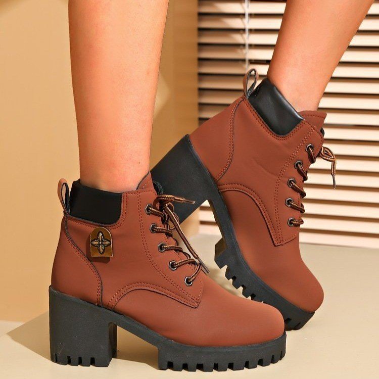 Schicke Orthopädische Stiefel mit einzigartigem Design