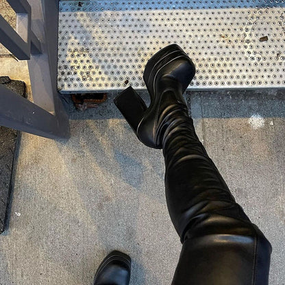 Anmutige orthopädische Stiefel für einen modernen Look