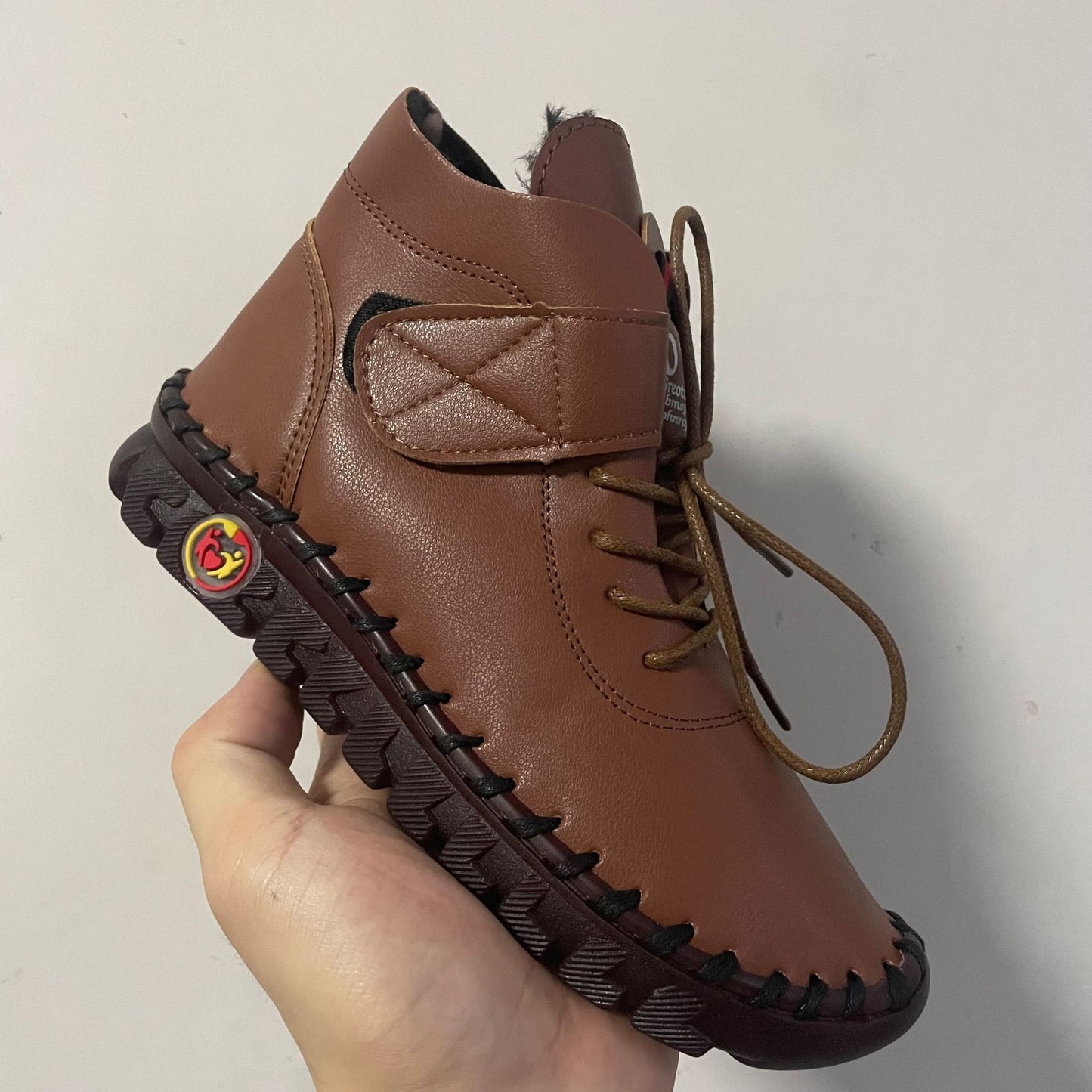 Klassische Orthopädische Schuhe mit zeitlosem Stil