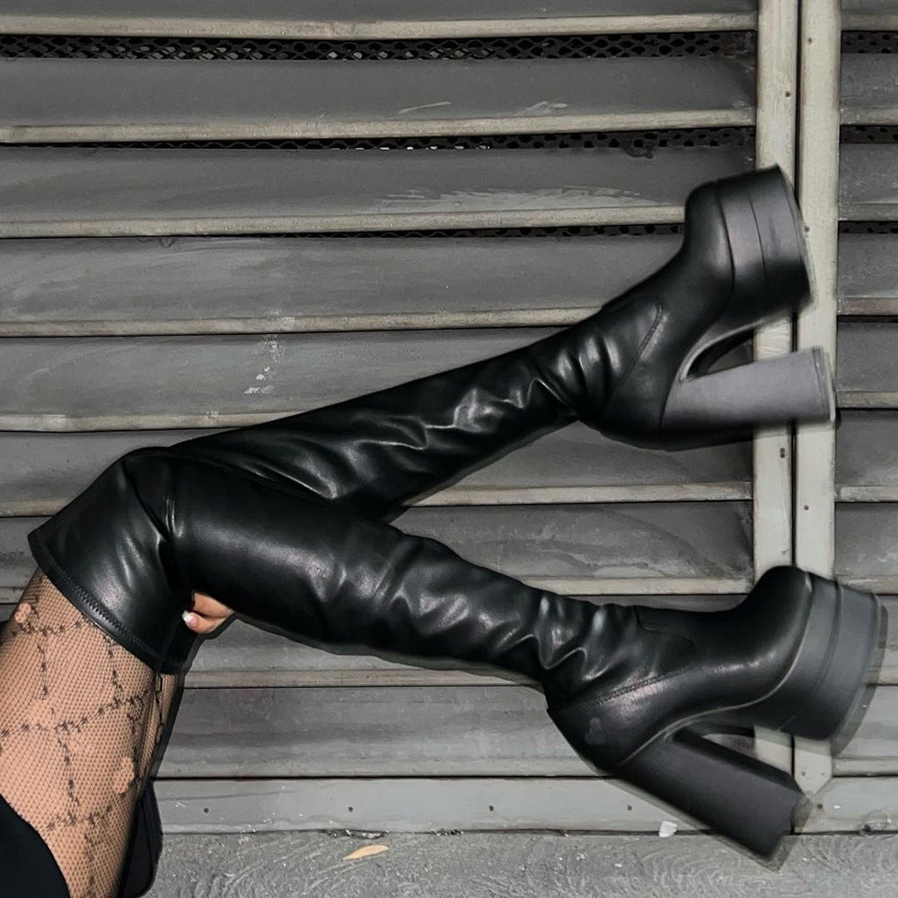 Anmutige orthopädische Stiefel für einen modernen Look