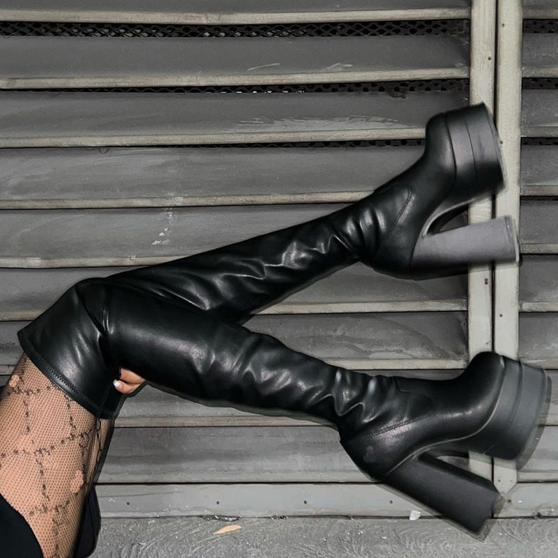 Anmutige orthopädische Stiefel für einen modernen Look