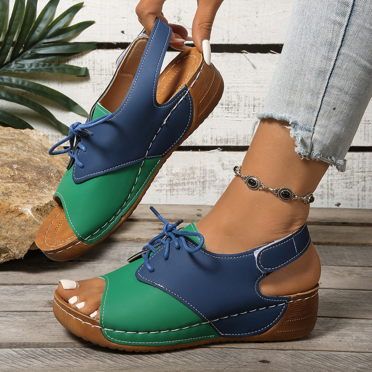 Anmutige Orthopädische Sandalen für modernen Look