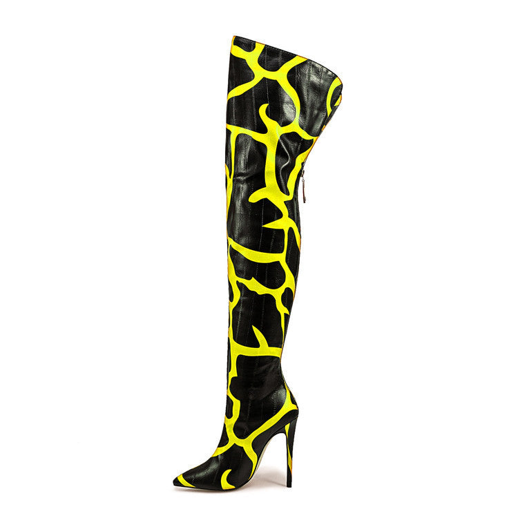 Anmutige orthopädische Stiefel für einen modernen Look
