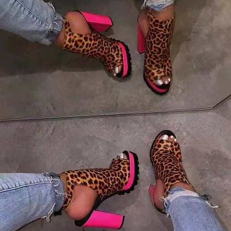 Anmutige Orthopädische Sandalen für modernen Look