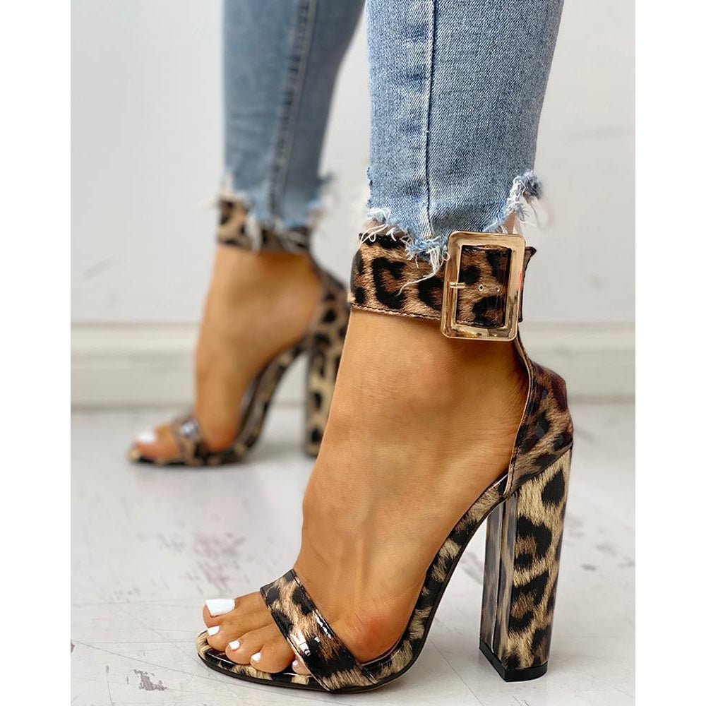 Klassische Orthopädische Sandalen mit zeitlosem Stil