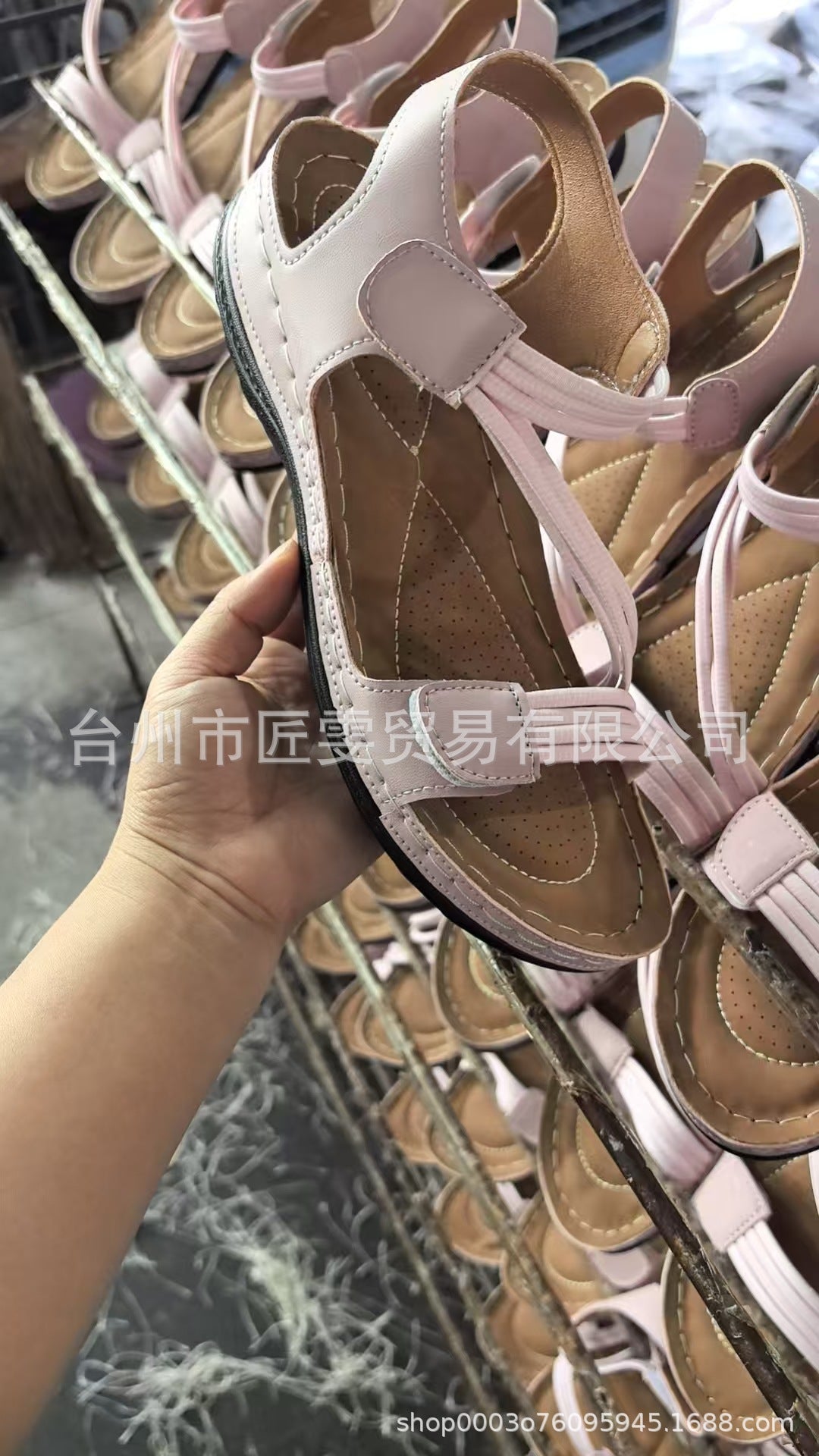 Anmutige Orthopädische Sandalen für modernen Look