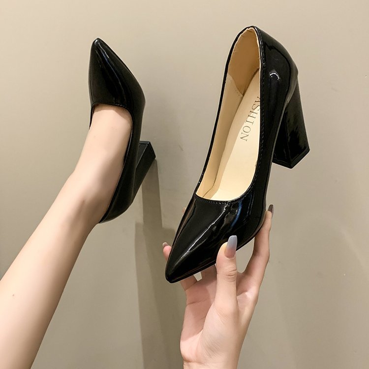 Klassische Orthopädische Schuhe mit zeitlosem Stil