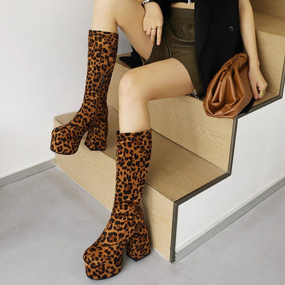 Schicke Orthopädische Stiefel mit einzigartigem Design