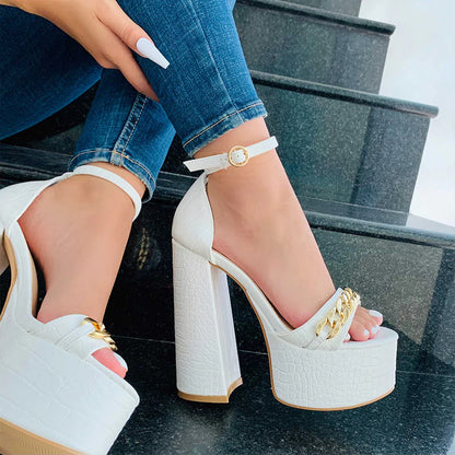 Anmutige Orthopädische Sandalen für modernen Look
