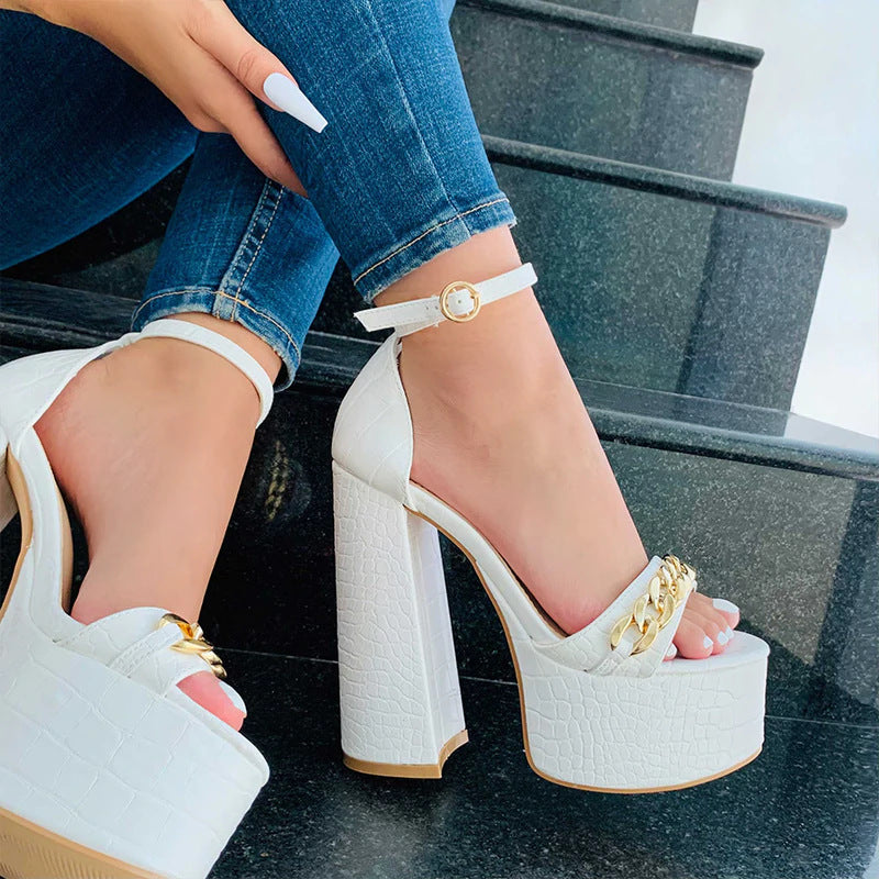 Anmutige Orthopädische Sandalen für modernen Look