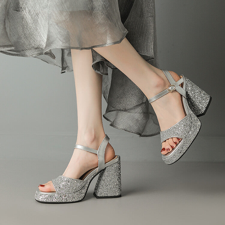 Anmutige Orthopädische Sandalen für modernen Look