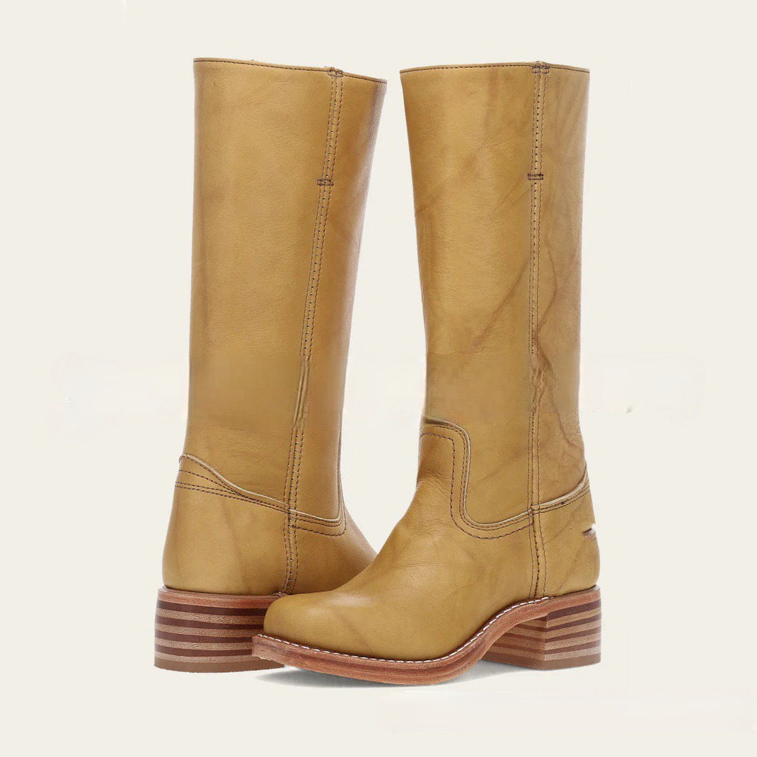 Anmutige orthopädische Stiefel für einen modernen Look