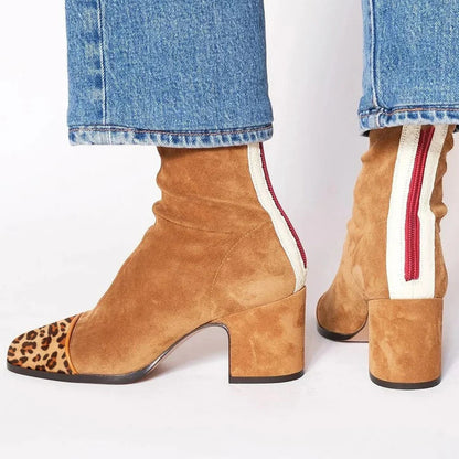 Anmutige orthopädische Stiefel für einen modernen Look
