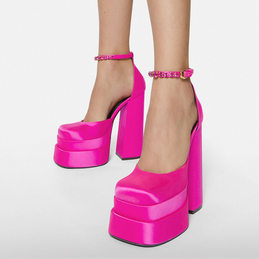 Anmutige Orthopädische Sandalen für modernen Look
