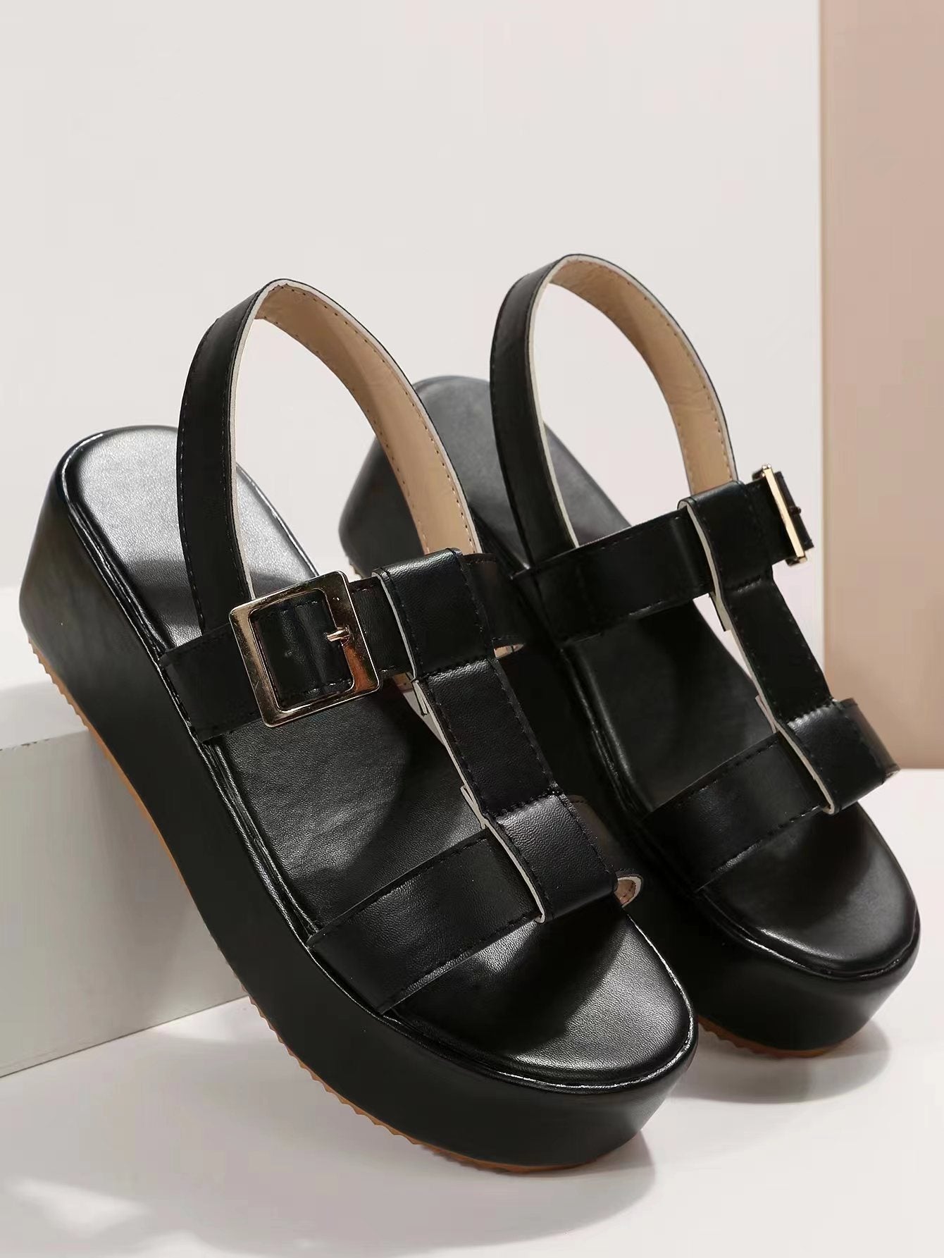 Schicke Orthopädische Sandalen mit einzigartigem Design