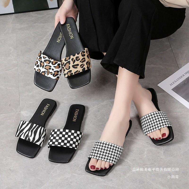 Klassische Orthopädische Sandalen mit zeitlosem Stil
