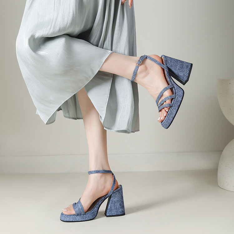Anmutige Orthopädische Sandalen für modernen Look