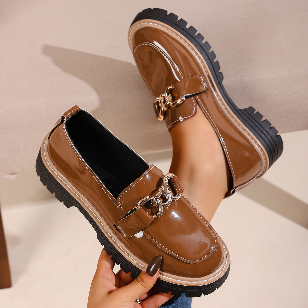 Klassische Orthopädische Schuhe mit zeitlosem Stil