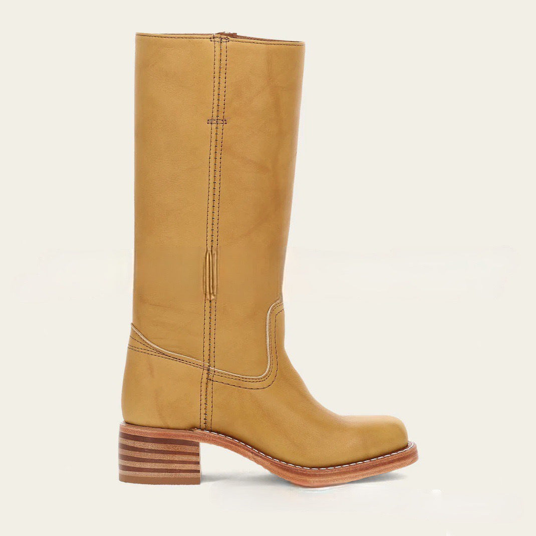 Anmutige orthopädische Stiefel für einen modernen Look