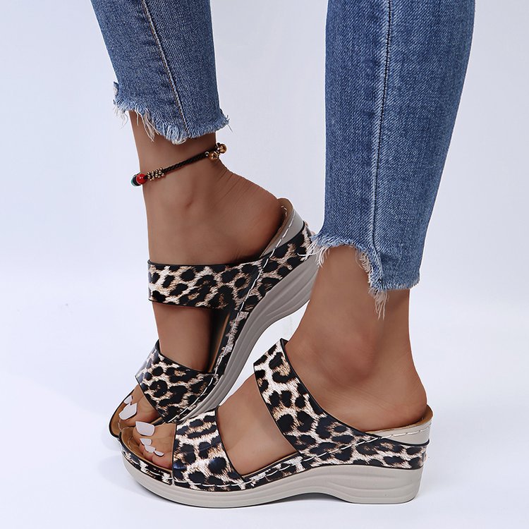 Anmutige Orthopädische Sandalen für modernen Look