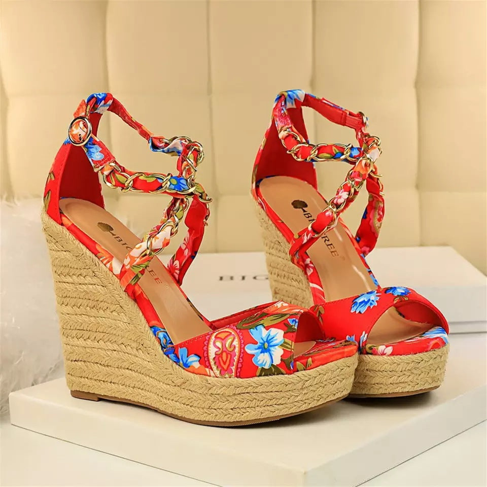 Anmutige Orthopädische Sandalen für modernen Look