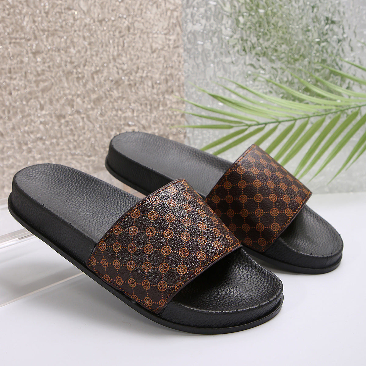 Anmutige Orthopädische Sandalen für modernen Look
