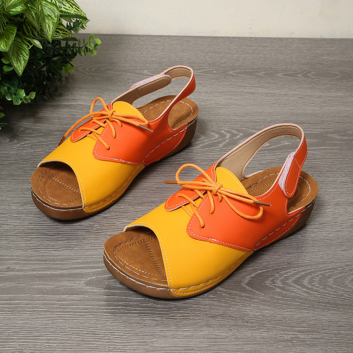 Anmutige Orthopädische Sandalen für modernen Look