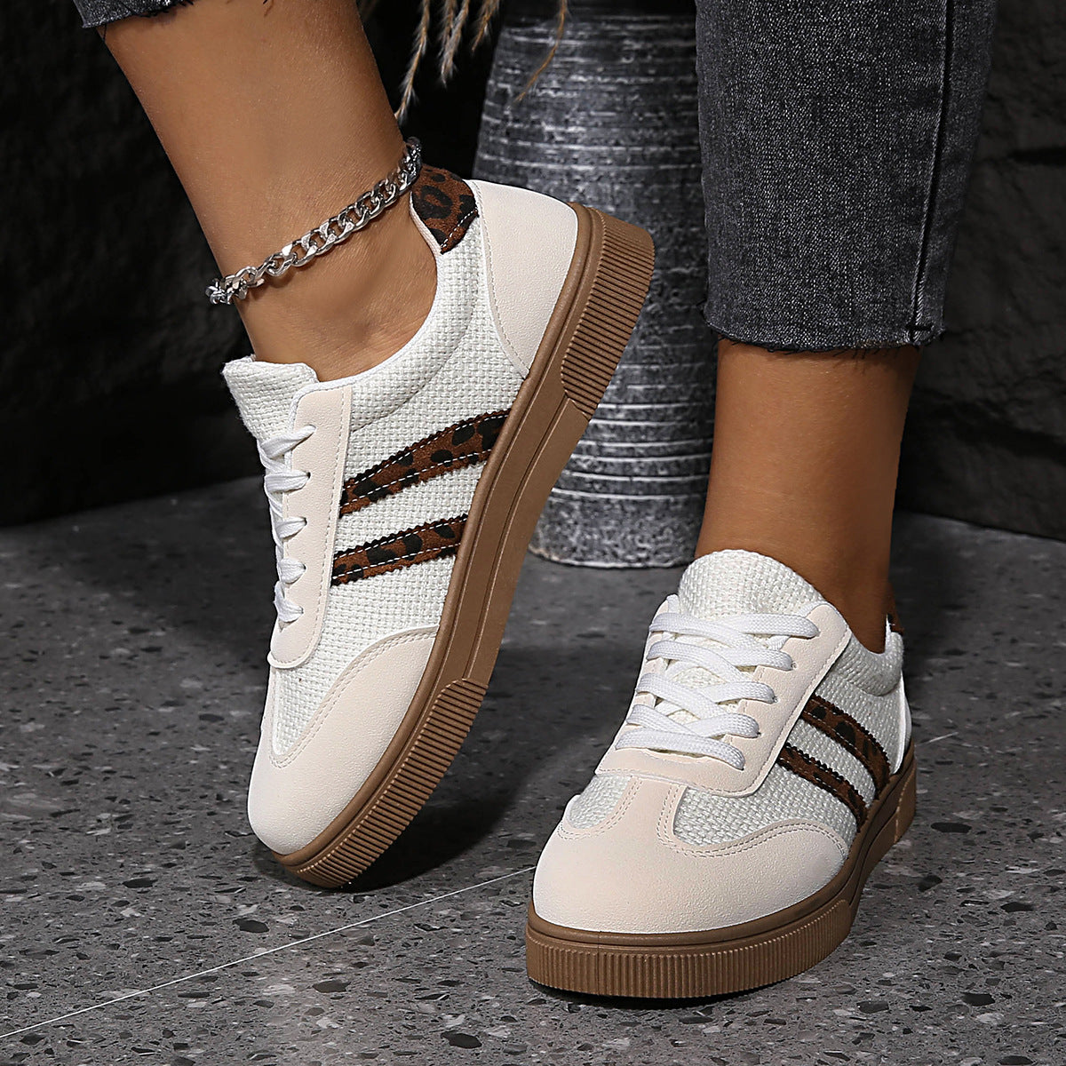 Klassische Orthopädische Schuhe mit zeitlosem Stil