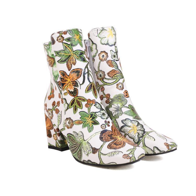Klassische Orthopädische Stiefel mit zeitlosem Stil