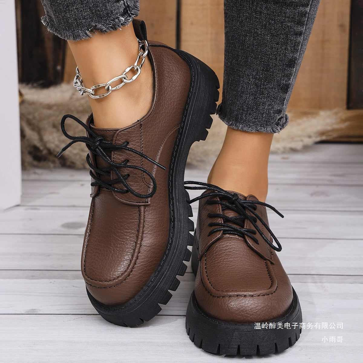 Klassische Orthopädische Schuhe mit zeitlosem Stil