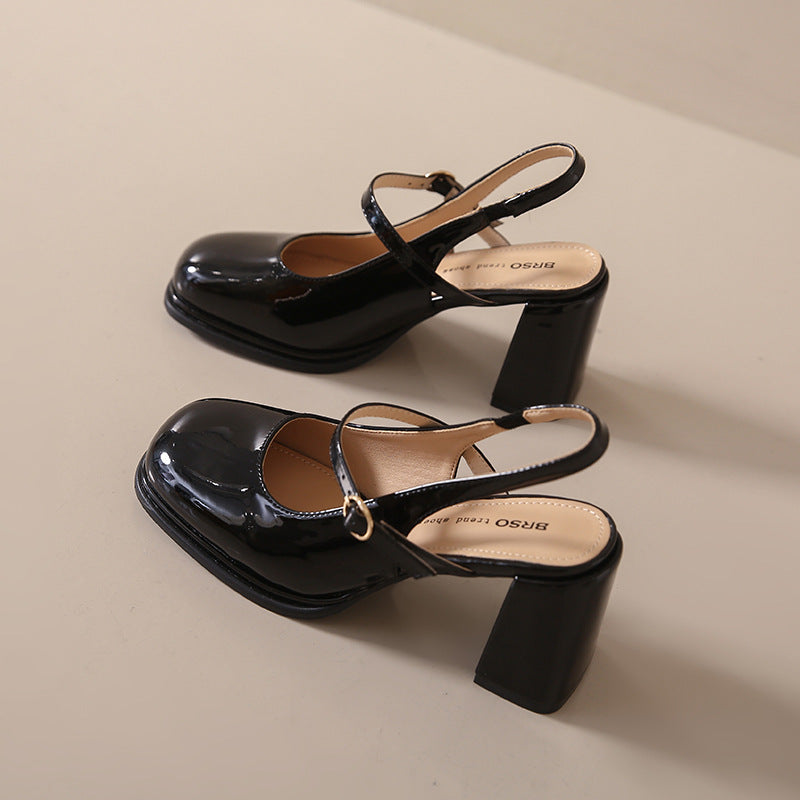 MW | Schuhe mit klobigem Absatz und verstellbarem Riemen