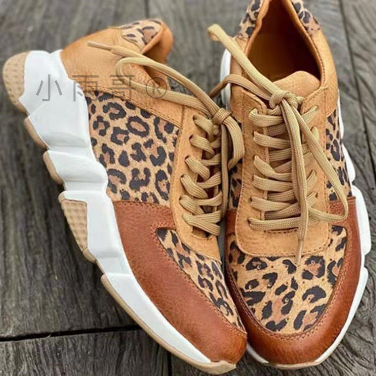 Klassische Orthopädische Schuhe mit zeitlosem Stil