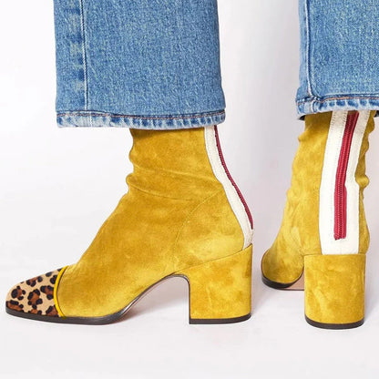 Anmutige orthopädische Stiefel für einen modernen Look