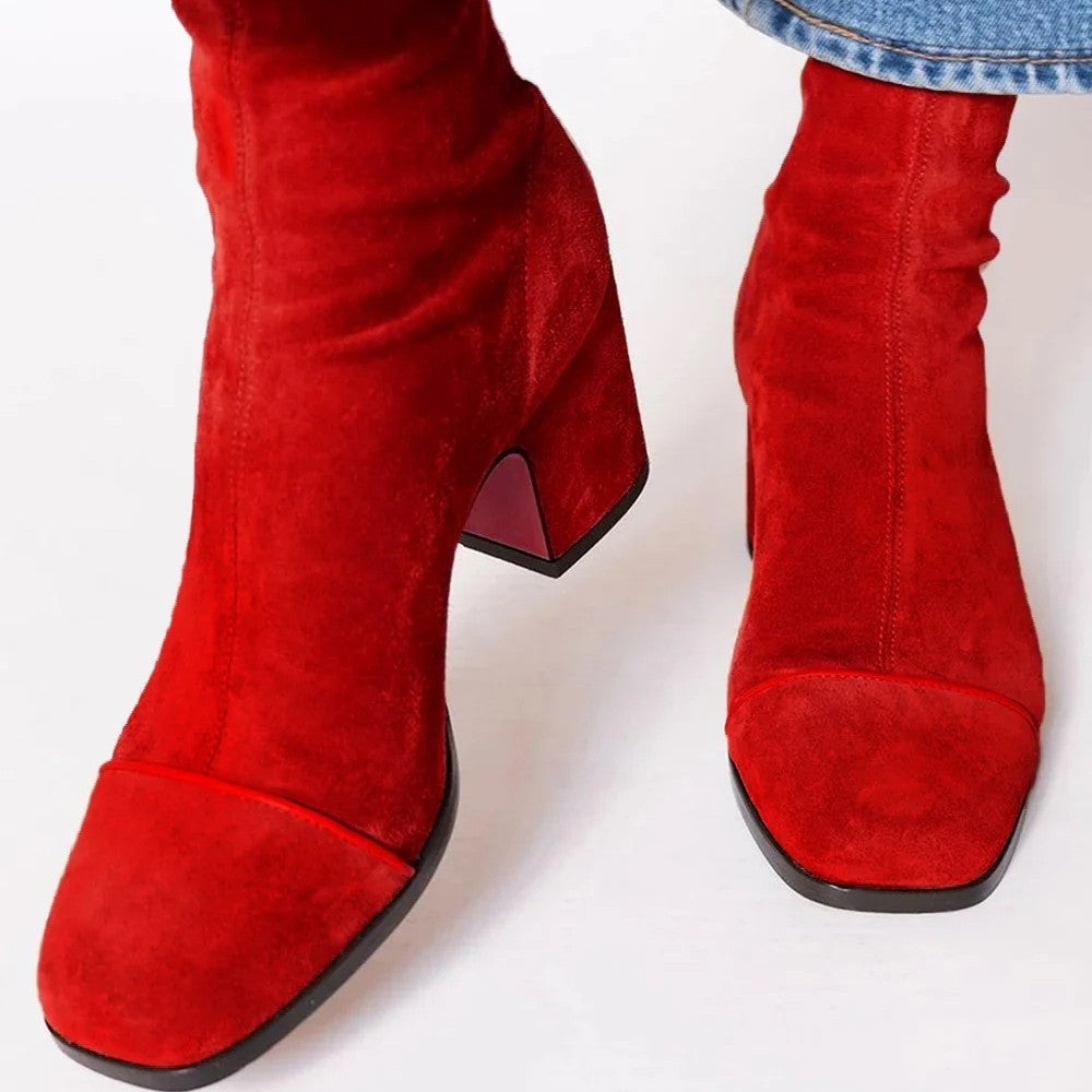 Anmutige orthopädische Stiefel für einen modernen Look