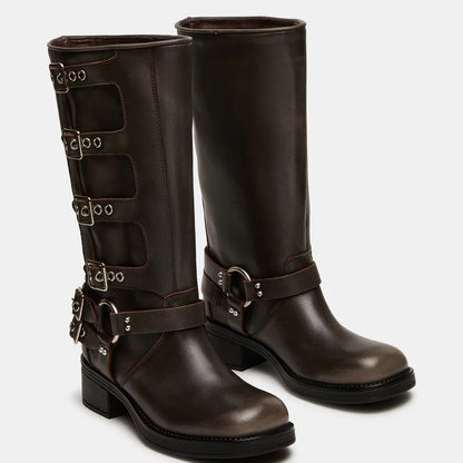 Anmutige orthopädische Stiefel für einen modernen Look