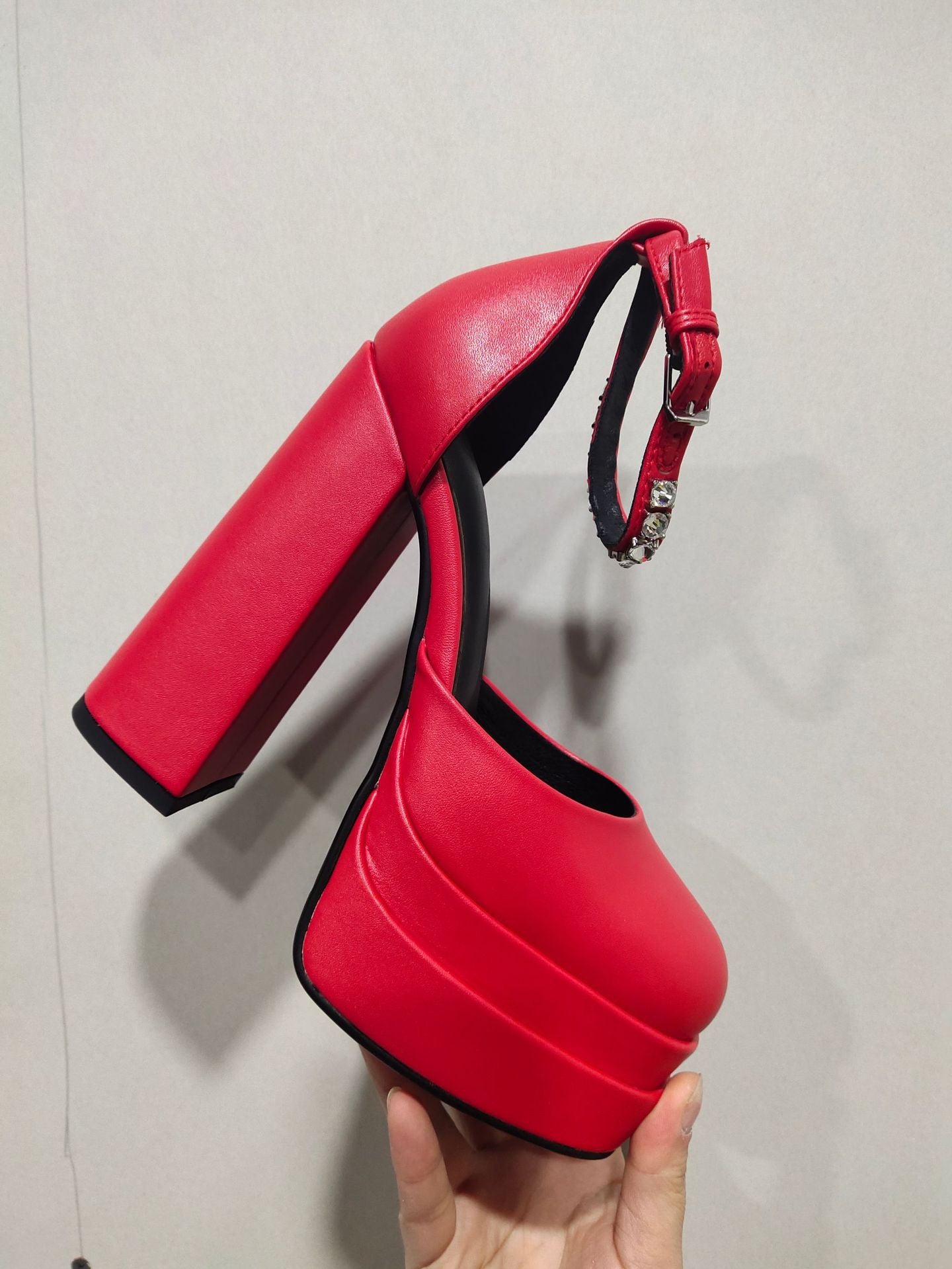 Klassische Orthopädische Sandalen mit zeitlosem Stil