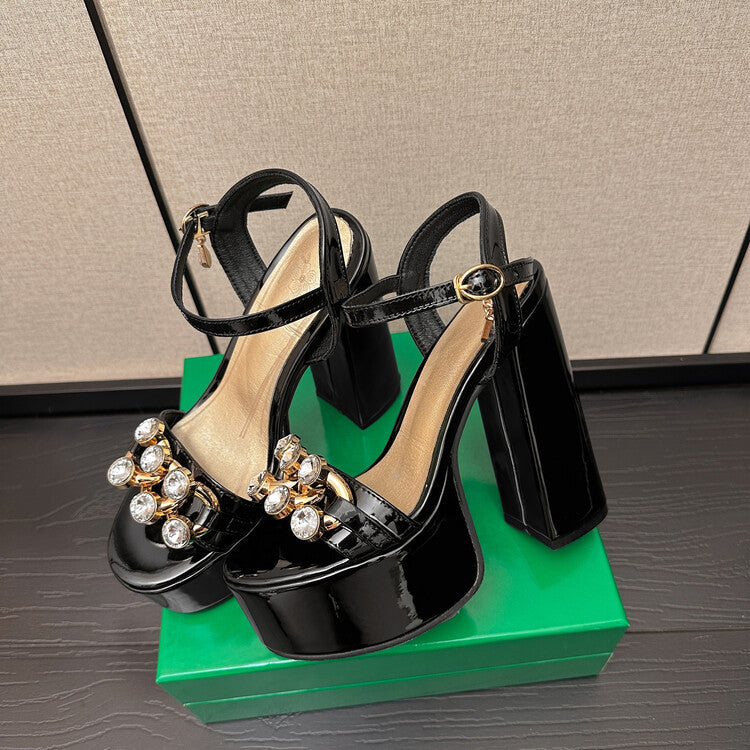 Klassische Orthopädische Sandalen mit zeitlosem Stil