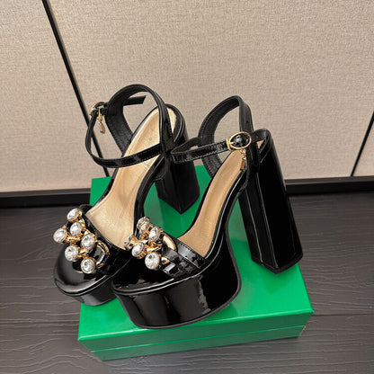 Klassische Orthopädische Sandalen mit zeitlosem Stil