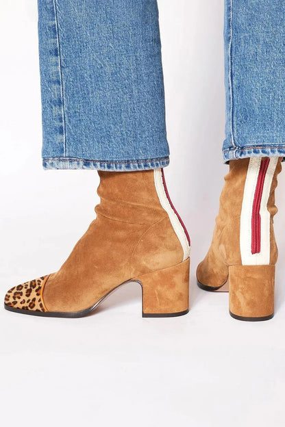 Anmutige orthopädische Stiefel für einen modernen Look