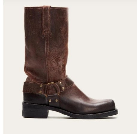 Anmutige orthopädische Stiefel für einen modernen Look