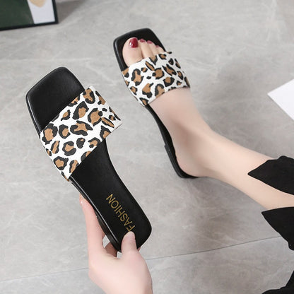 Klassische Orthopädische Sandalen mit zeitlosem Stil